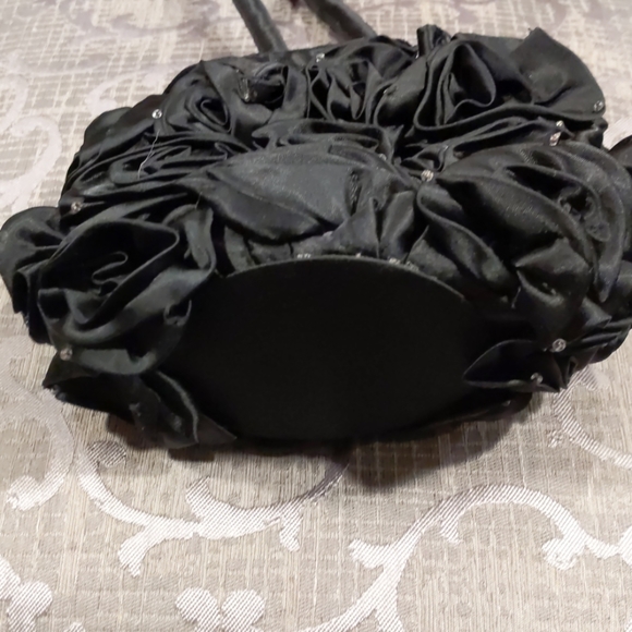 Small 👛. So stylish and Chic. - Picture 3 of 3